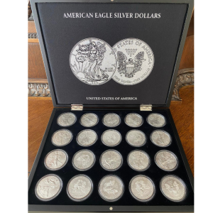 Súprava strieborných mincí 20 x 1 Oz American Eagle 2018 v kazete